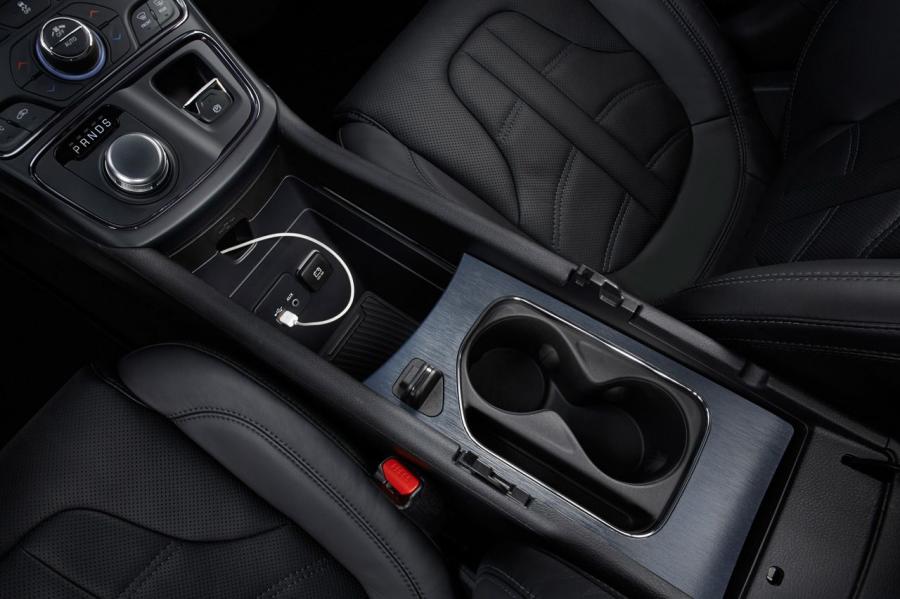  Chrysler 200 2015 года  (фото 43 из 207)